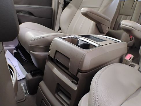 Used 2016 Chrysler Town & Country Touring image 68