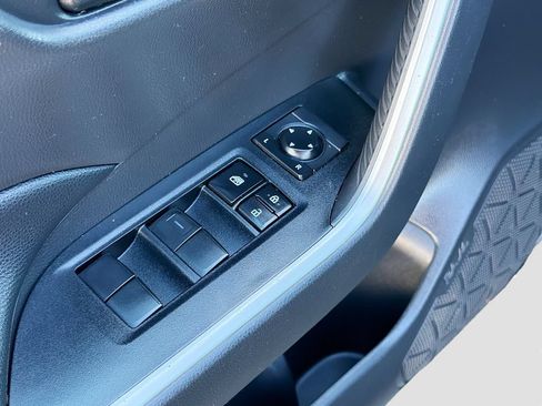 Used 2019 Toyota RAV4 LE w/ All Weather Liner Package AWD/4WD image 17