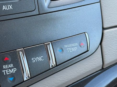 Used 2014 Toyota Sienna LE FWD image 30