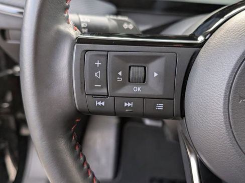 Used 2025 Nissan Kicks SR image 29