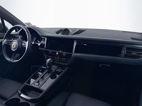 Certified 2025 Porsche Macan AWD/4WD image 26