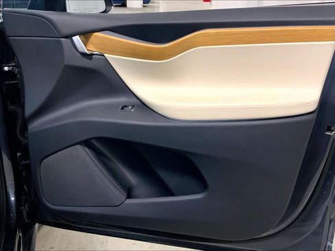 Used 2018 Tesla Model X 75D image 22