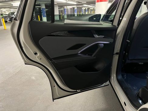 New 2026 Volkswagen Tiguan SE R-Line image 21