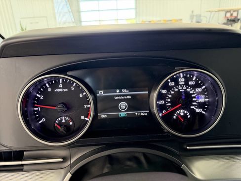 Used 2023 Kia Carnival LX FWD image 15