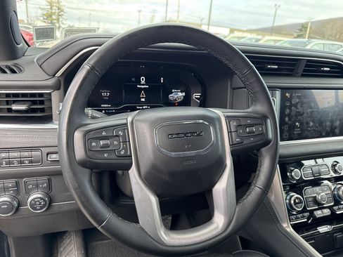 Used 2024 GMC Yukon XL Denali AWD/4WD image 16