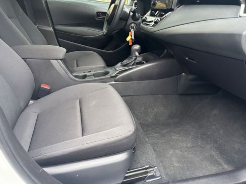 Used 2025 Toyota Corolla LE image 27