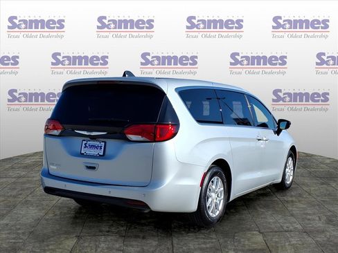 New 2026 Chrysler Voyager LX image 5