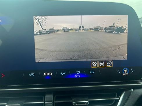 New 2026 Chevrolet Equinox EV LT image 18