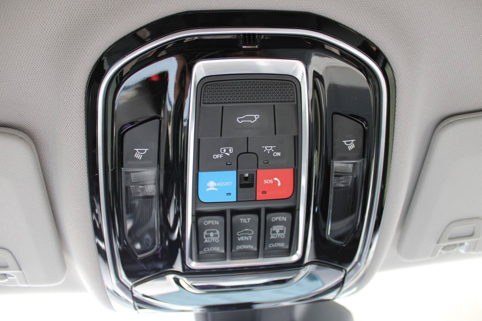 Certified 2022 Jeep Grand Cherokee L Overland w/ Advanced Protech Group III AWD/4WD image 18