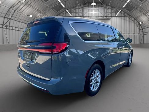Used 2022 Chrysler Pacifica Touring-L FWD image 6