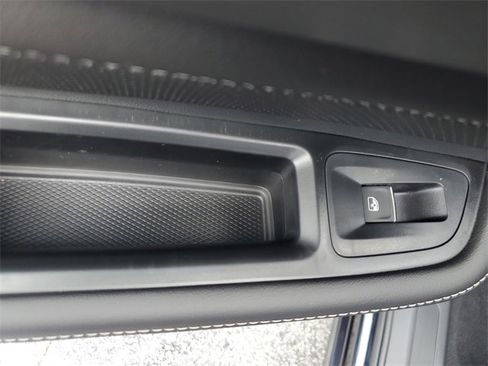 New 2026 Volkswagen Atlas Cross Sport SE image 11