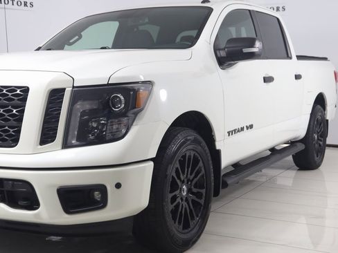 Used 2019 Nissan Titan SV w/ SV Convenience Package image 50
