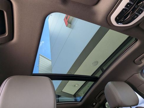 Certified 2025 Porsche Macan image 27