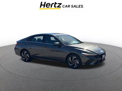 Used 2025 Hyundai Elantra SEL image 1