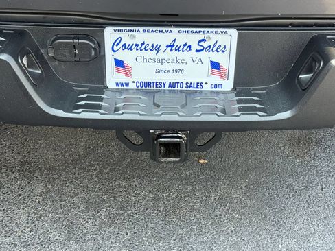Used 2018 Toyota Tacoma SR5 RWD image 9