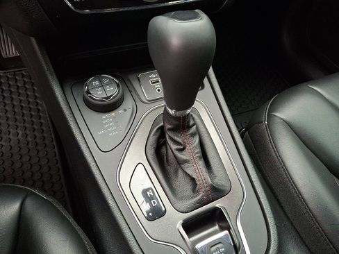 Certified 2020 Jeep Cherokee Trailhawk w/ Cold Weather Group image 16