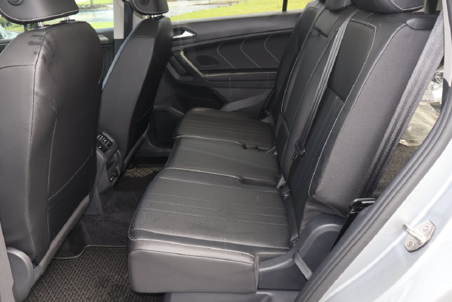 Certified 2023 Volkswagen Tiguan SE w/ Panoramic Sunroof Package FWD image 18