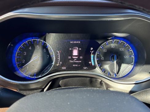 Used 2017 Chrysler Pacifica Limited w/ UConnect Theater Package image 7