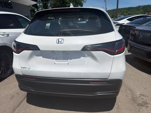 Used 2023 Honda HR-V LX image 7