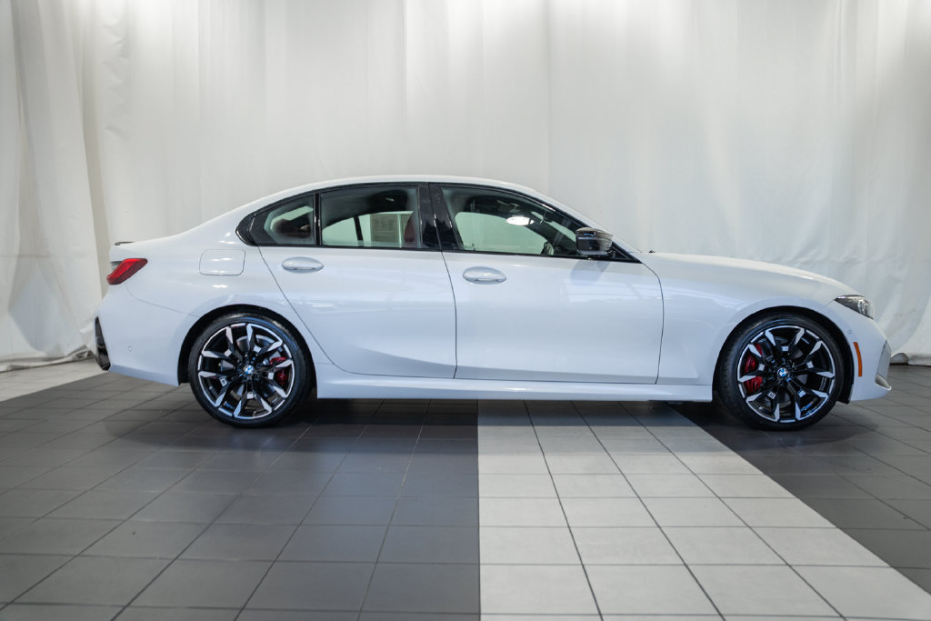 Used 2025 BMW M340i xDrive AWD/4WD image 3