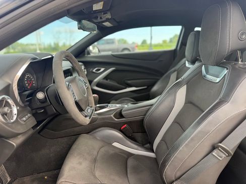 Used 2018 Chevrolet Camaro SS RWD image 9
