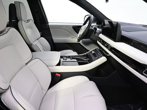 New 2026 Lincoln Aviator Black Label w/ Jet Appearance Package AWD/4WD image 16