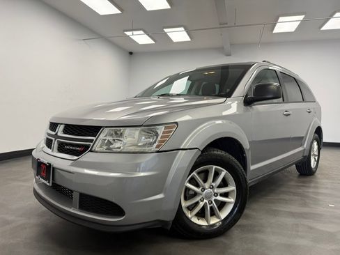 Used 2017 Dodge Journey SE w/ Flexible Seating Group FWD image 2