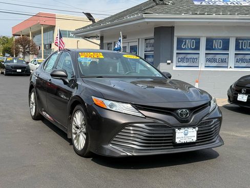 Used 2019 Toyota Camry XLE image 4