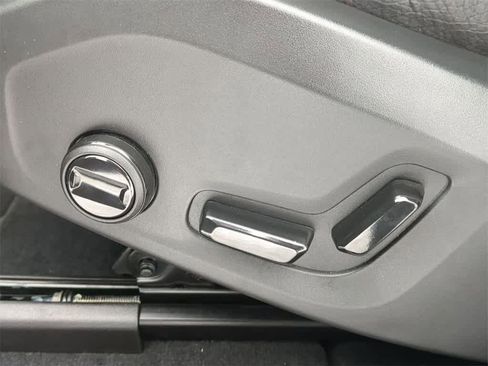 Certified 2025 Volvo XC60 T8 Plus w/ Protection Package Premier image 16