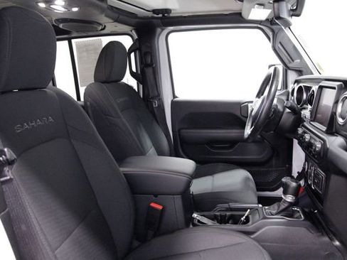 Used 2022 Jeep Wrangler Unlimited Sahara image 12