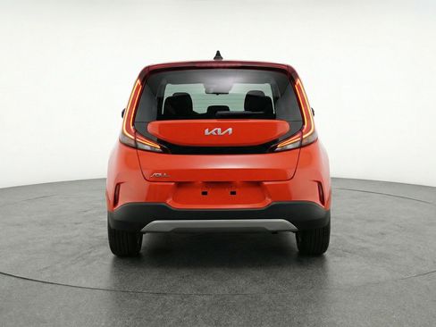 Used 2025 Kia Soul LX w/ LX Technology Package FWD image 7
