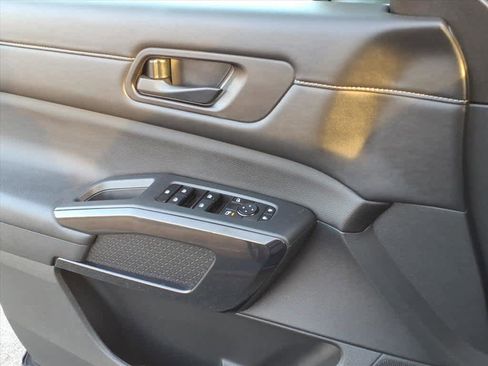 Certified 2025 Nissan Pathfinder SV image 18