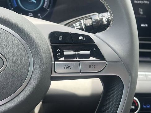 Certified 2025 Hyundai Elantra SEL FWD image 28