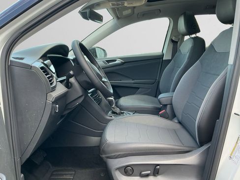 New 2025 Volkswagen Taos SE image 9