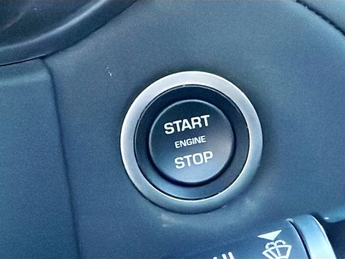 Used 2025 Land Rover Range Rover Velar Dynamic SE image 36