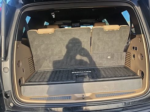 Used 2019 Cadillac Escalade Platinum image 36