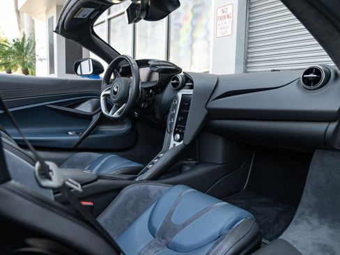 Used 2024 McLaren 750S Spider image 2