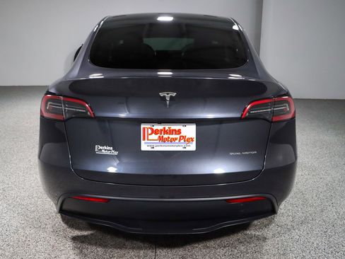 Used 2025 Tesla Model Y Long Range image 8