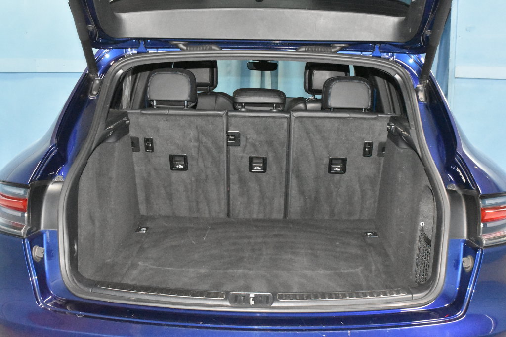 Used 2022 Porsche Macan AWD/4WD image 34
