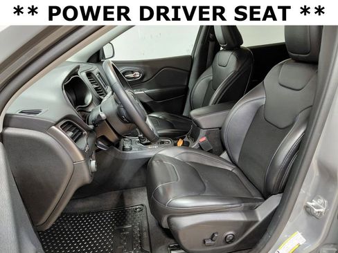 Certified 2019 Jeep Cherokee Latitude Plus w/ Cold Weather Group image 10