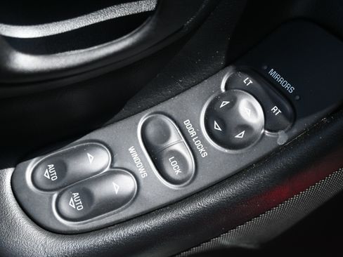 Used 2004 Chevrolet Corvette Coupe RWD image 16