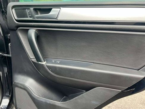 Used 2017 Volkswagen Touareg Wolfsburg Edition image 29