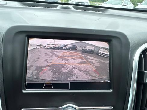 Used 2023 Chevrolet Equinox LS AWD/4WD image 17