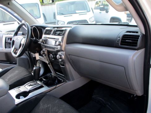 Used 2010 Toyota 4Runner SR5 image 27
