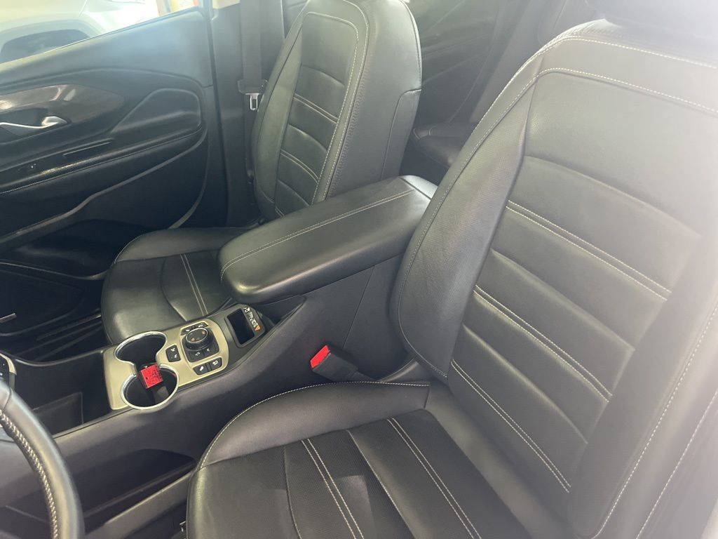Used 2022 GMC Terrain Denali w/ Denali Premium Package AWD/4WD image 10