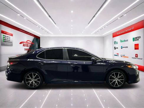 Used 2021 Toyota Camry SE FWD image 8