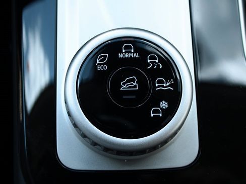 New 2025 Mitsubishi Outlander SE image 22