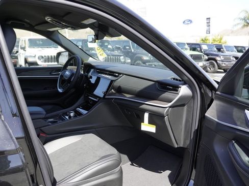 New 2026 Jeep Grand Cherokee L 2WD image 22