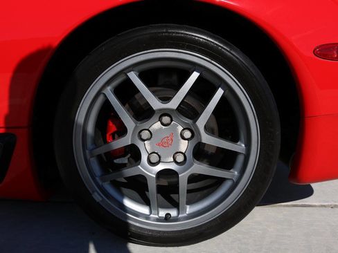 Used 2001 Chevrolet Corvette Z06 w/ Memory Pkg image 11