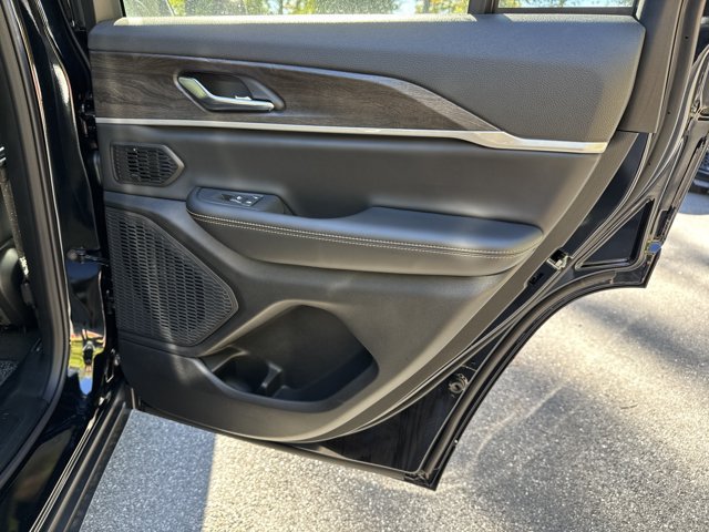 New 2026 Jeep Grand Cherokee Limited AWD/4WD image 16